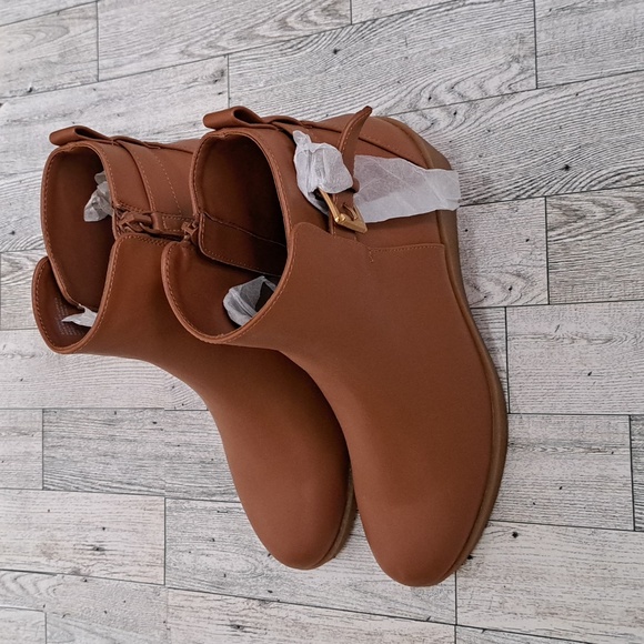 Aerosole (Bonnie) Wedge Heel Ankle Boot, Size 6 - Picture 3 of 5